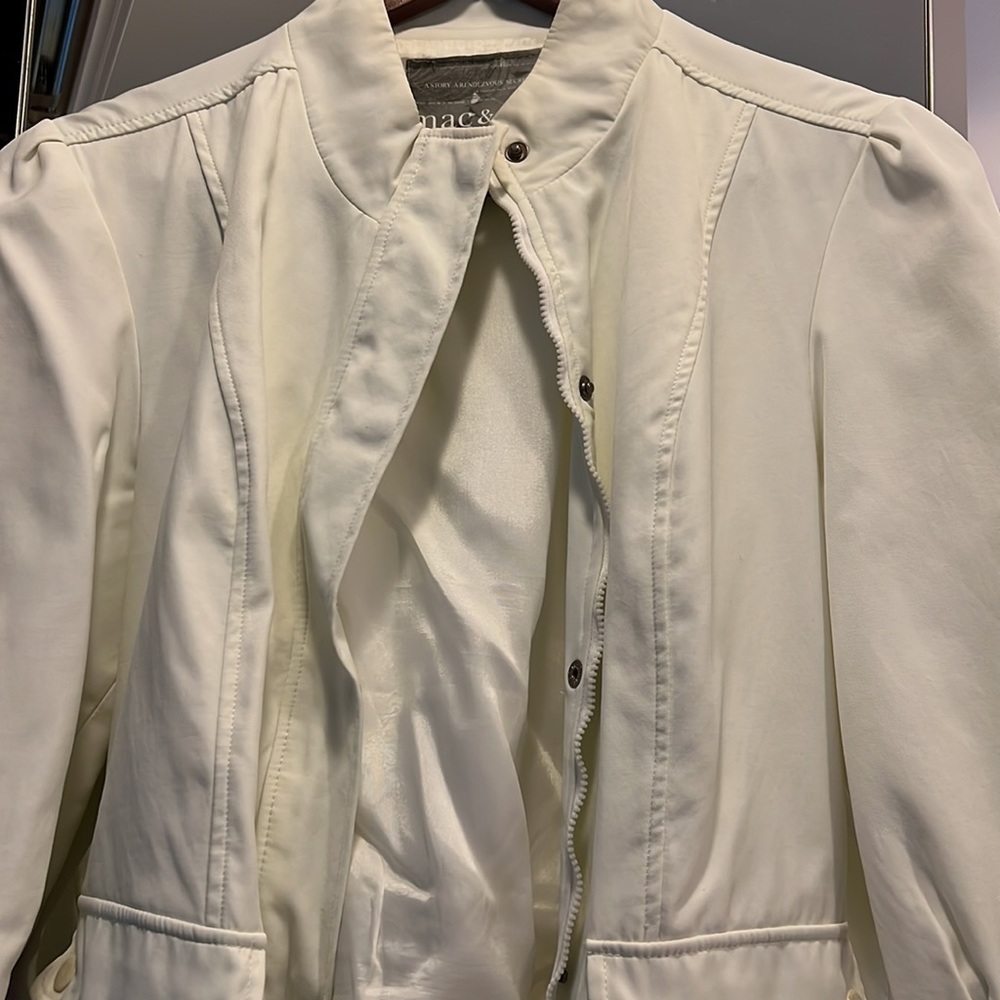 Light weight jacket - Picture 2 of 5